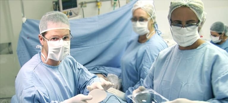 profissional em cirurgia plástica