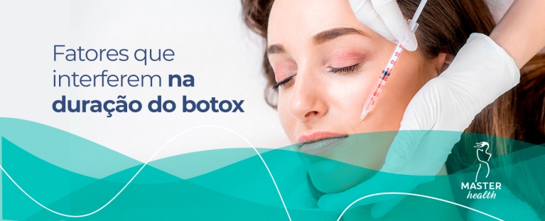 mulher recebendo aplicação de botox no rosto