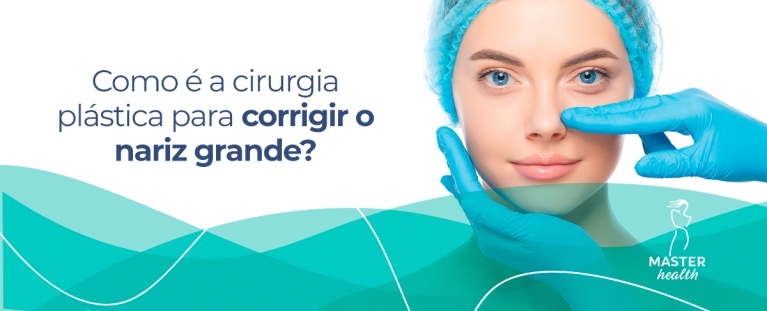 mãos usando luvas cirúrgicas segurando o rosto de uma mulher