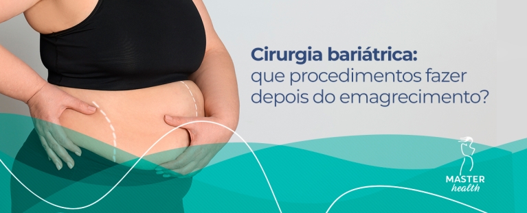mulher segurando a barriga
