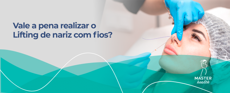Imagem de uma mulher recebendo aplicação de fio no nariz