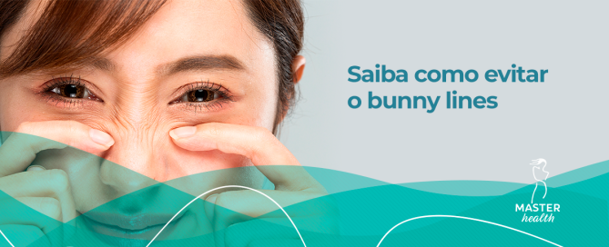 Mulher asiática com linhas de expressão em cima do nariz
