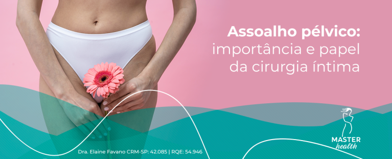 Imagem mostrando uma mulher com uma flor na cor rosa, segurando ela na frente da região íntima feminina