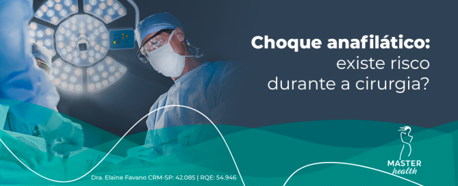 Imagem mostrando um médico dentro de uma sala cirúrgica